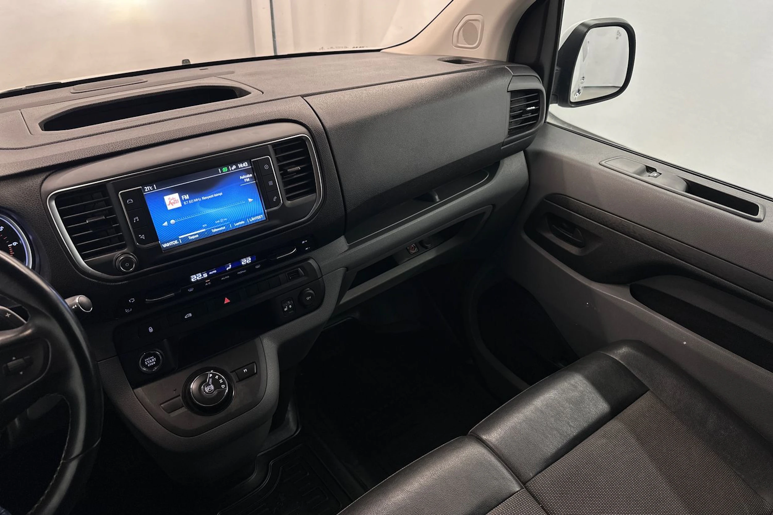 valkoinen Toyota Proace 2022 kuva 14.