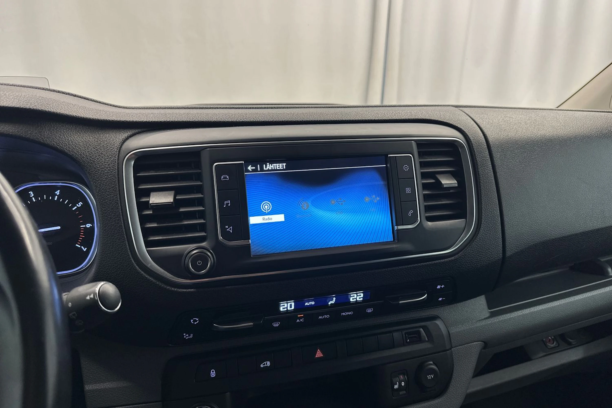 valkoinen Toyota Proace 2022 kuva 16.