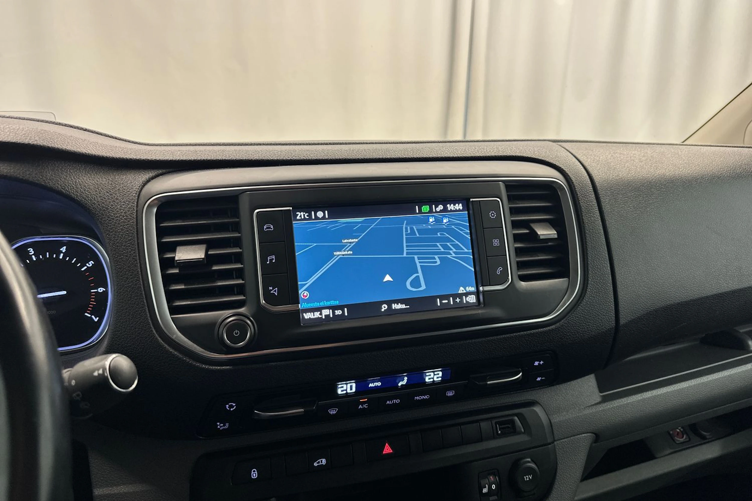 valkoinen Toyota Proace 2022 kuva 18.