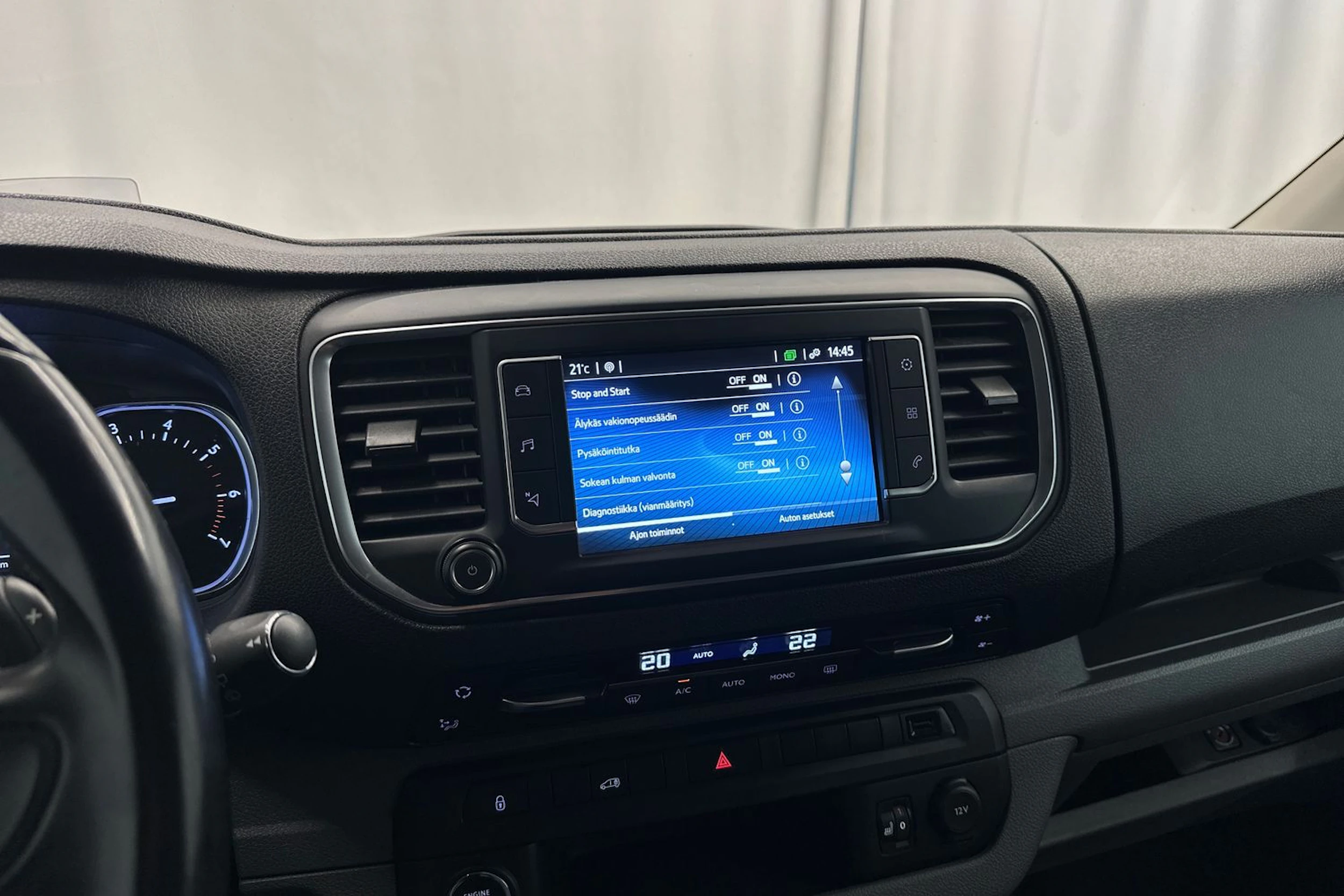 valkoinen Toyota Proace 2022 kuva 20.