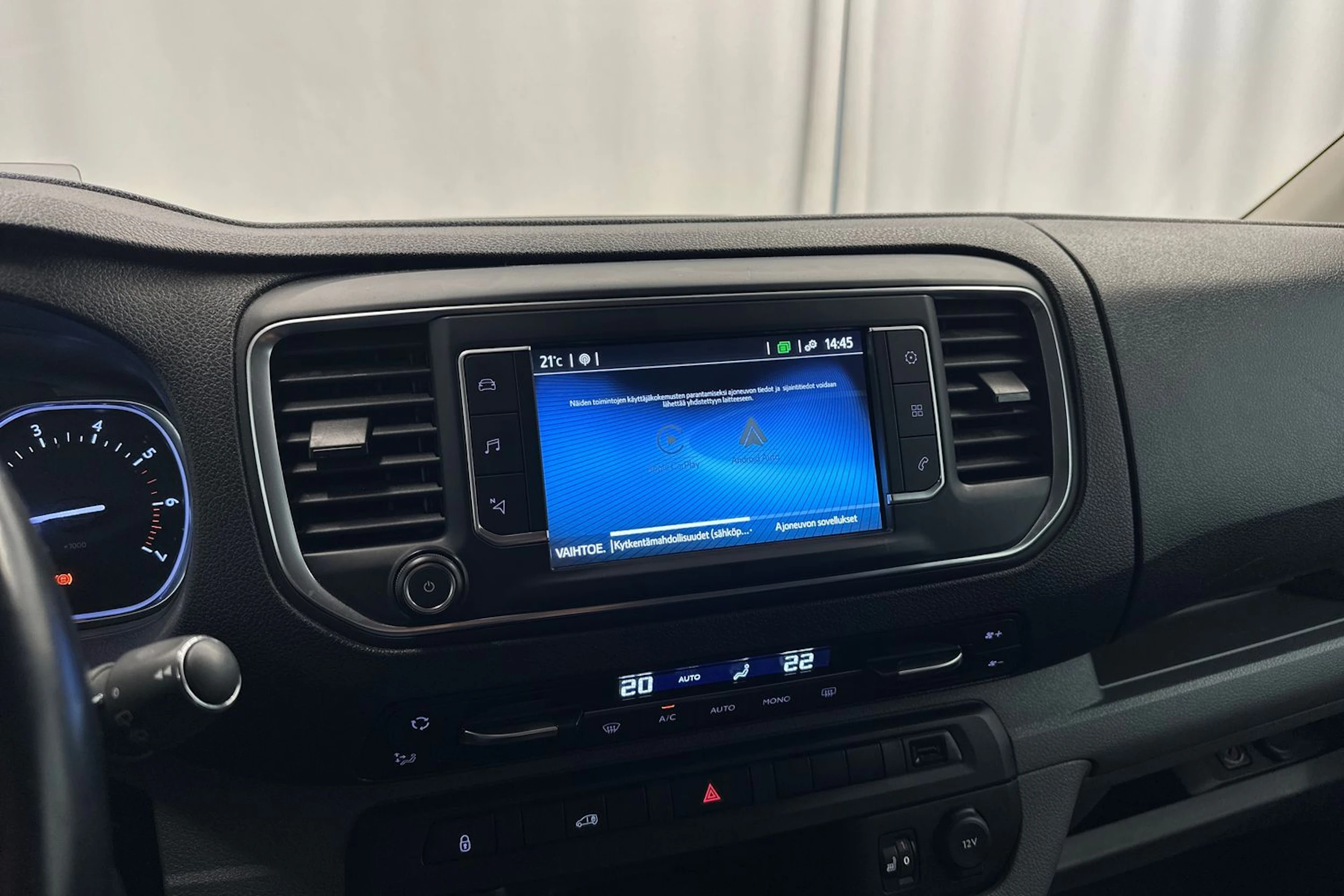 valkoinen Toyota Proace 2022 kuva 21.