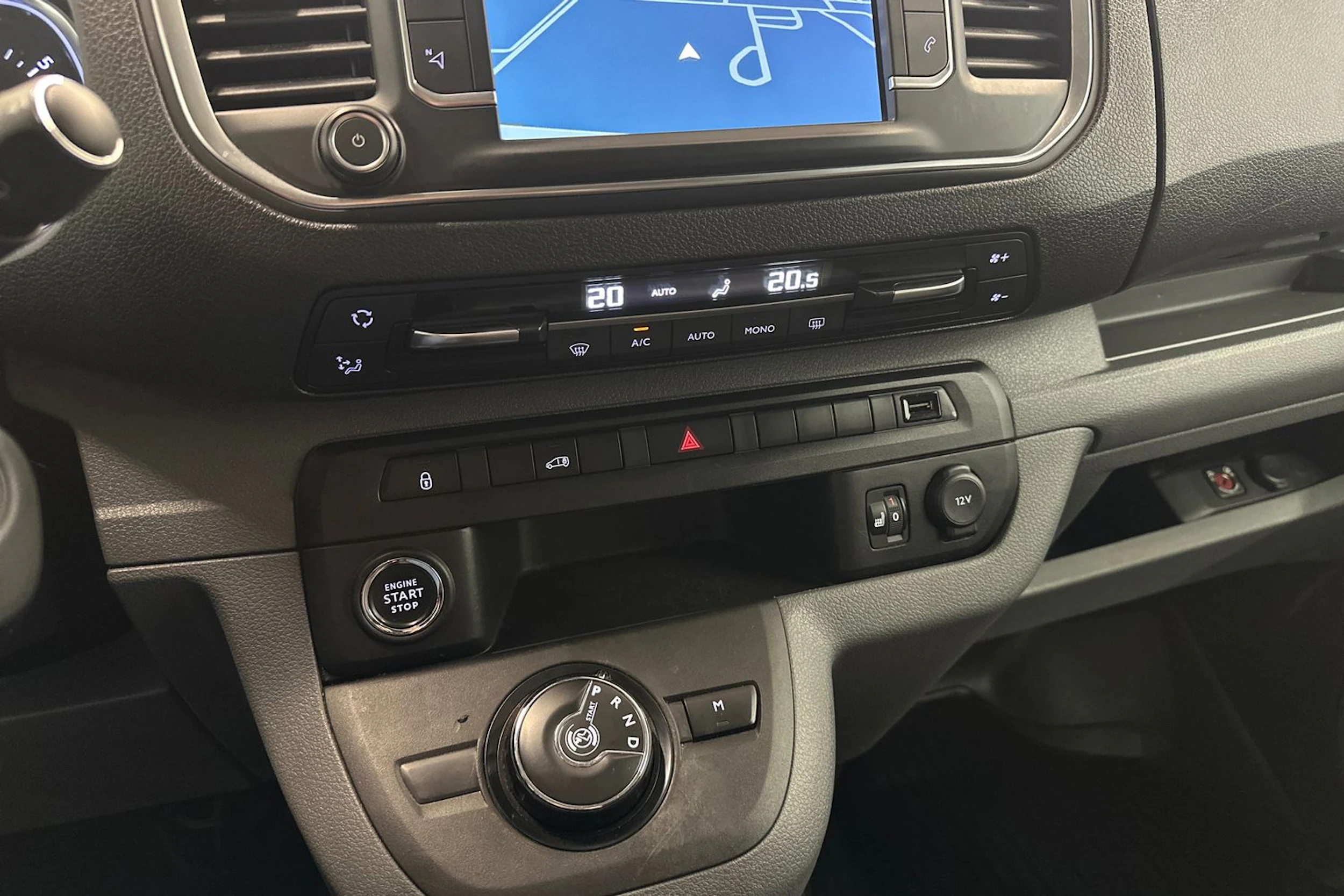 valkoinen Toyota Proace 2022 kuva 24.