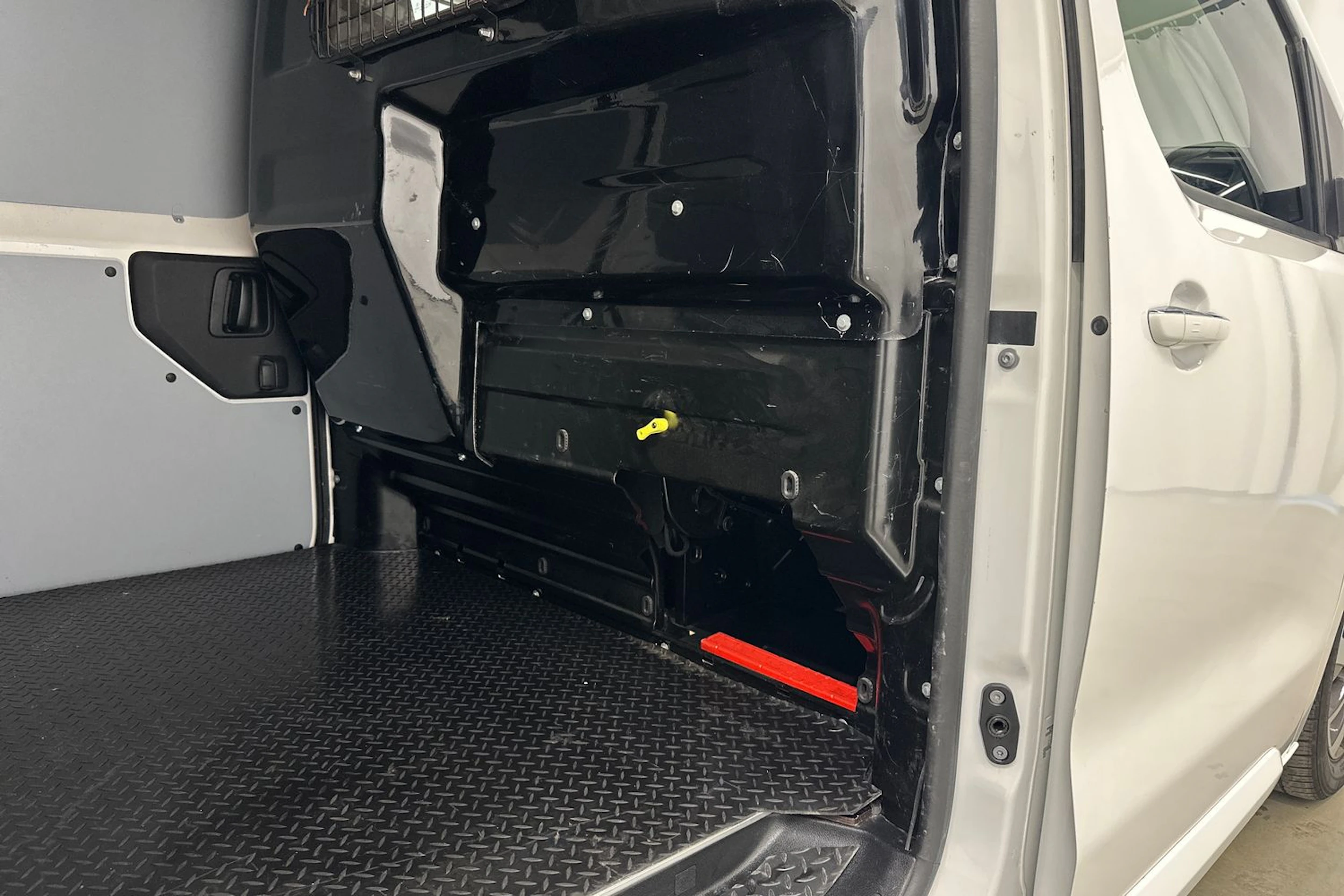 valkoinen Toyota Proace 2022 kuva 28.
