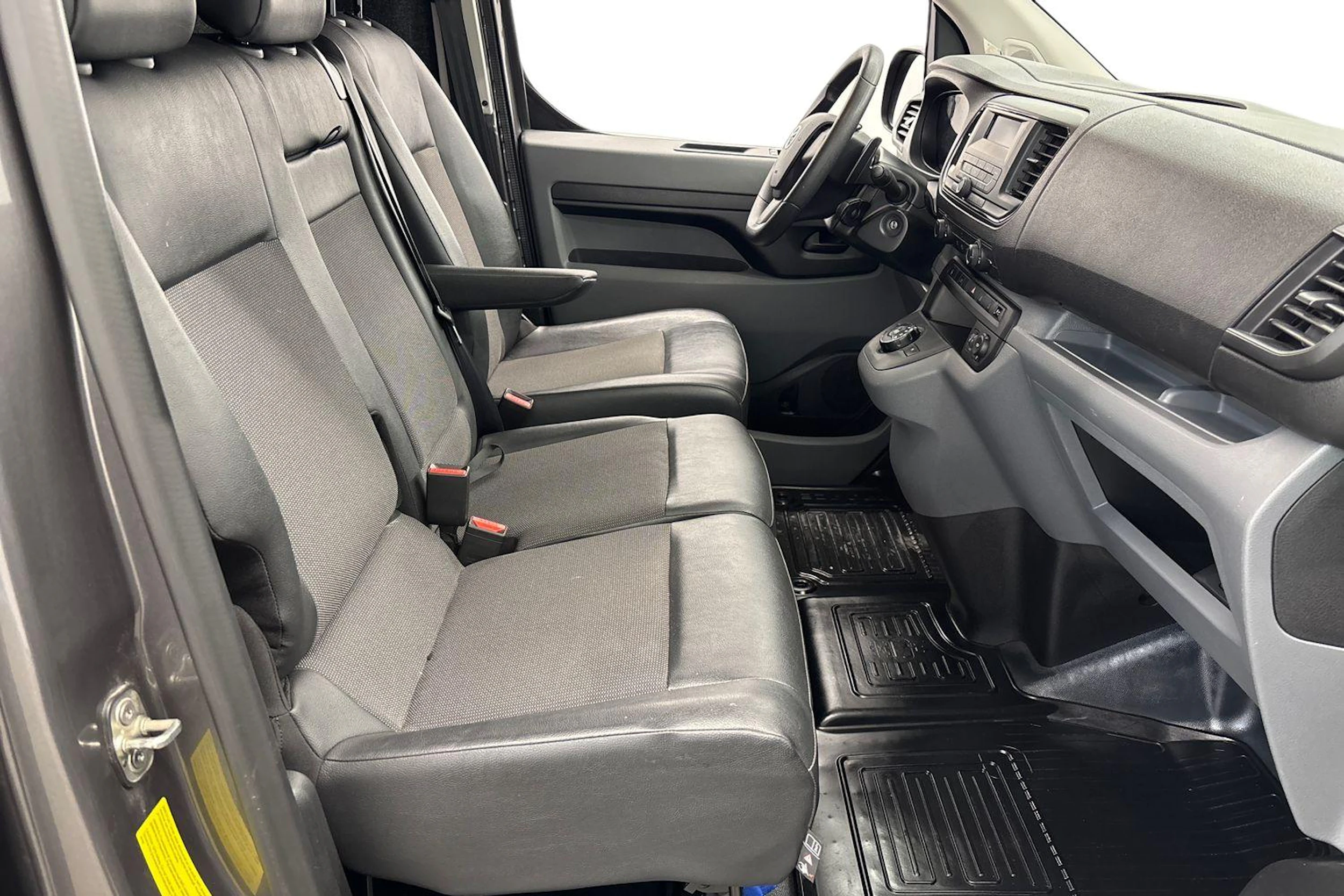 Harmaa Toyota Proace 2022 kuva 11.