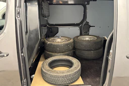 Harmaa Toyota Proace 2022 kuva 16.