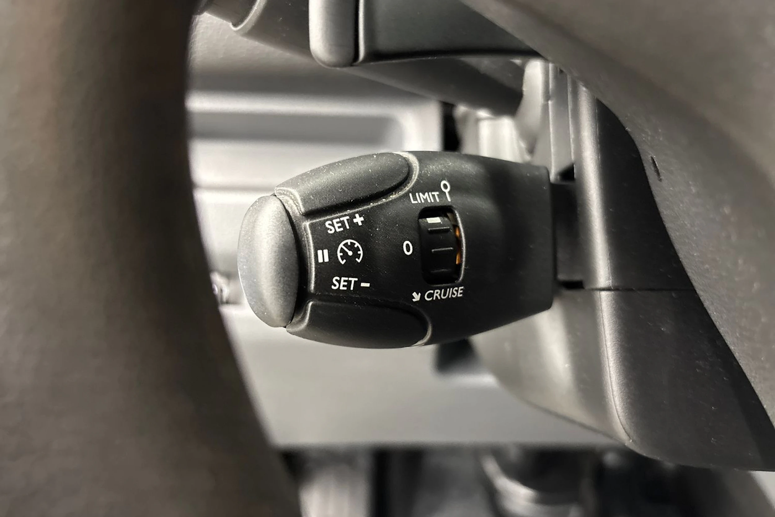 Harmaa Toyota Proace 2022 kuva 18.
