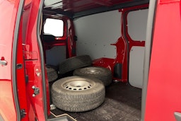 punainen Toyota Proace 2022 kuva 12.