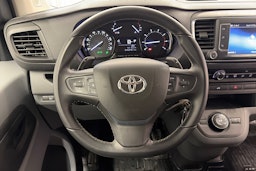 punainen Toyota Proace 2022 kuva 16.