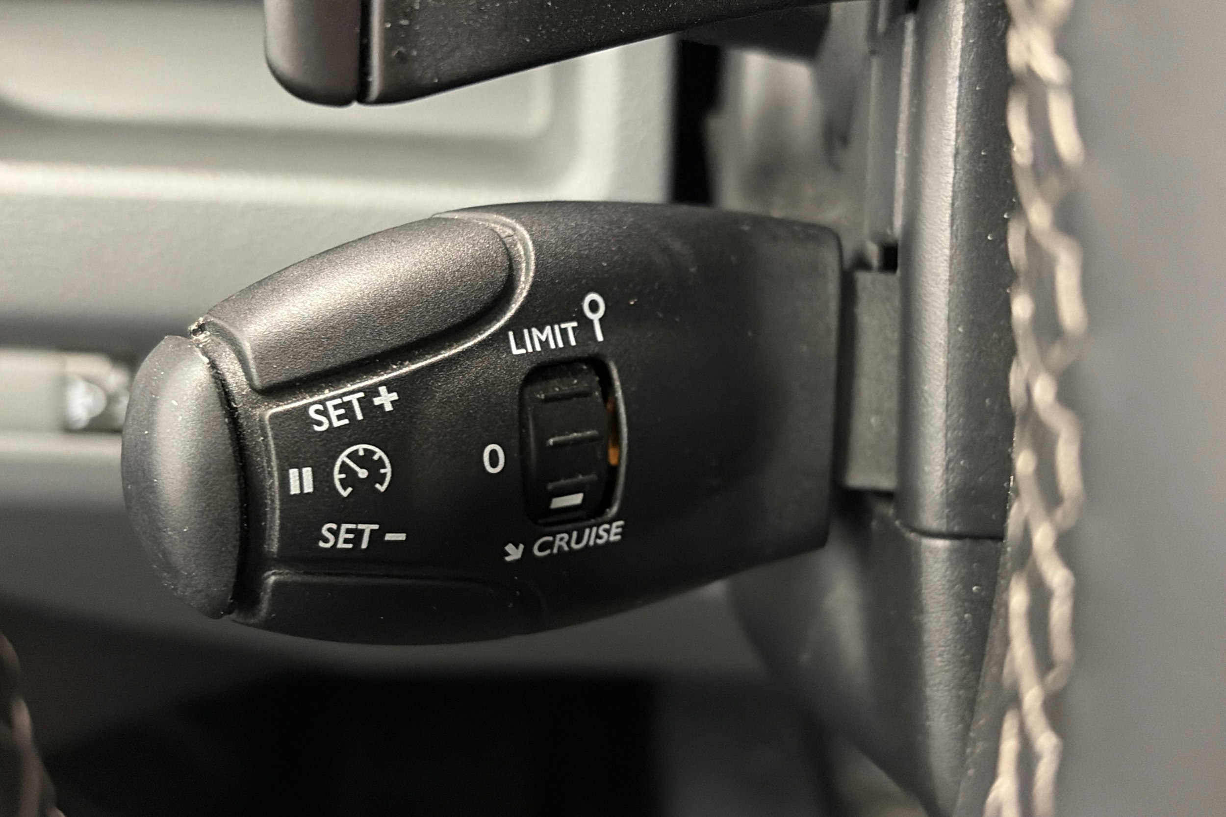 punainen Toyota Proace 2022 kuva 19.