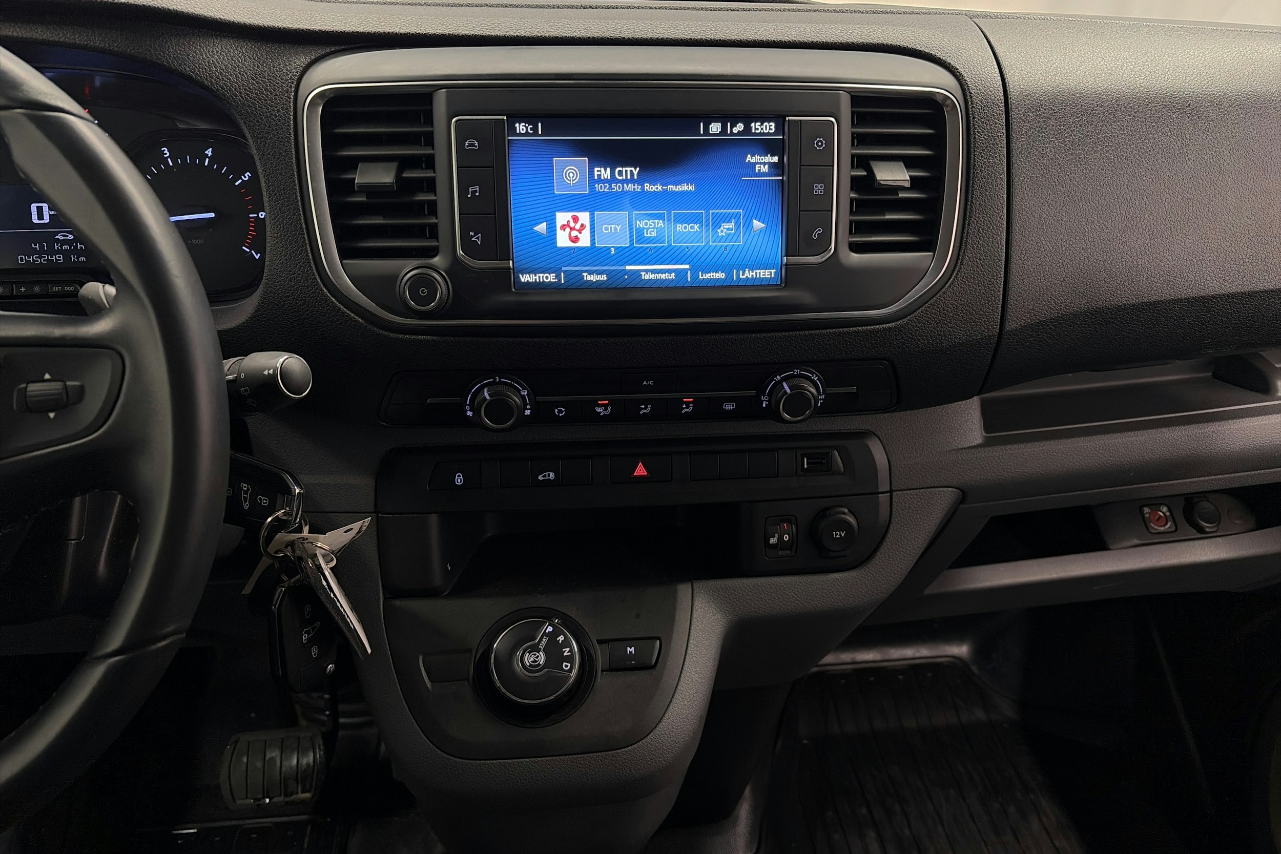 punainen Toyota Proace 2022 kuva 20.