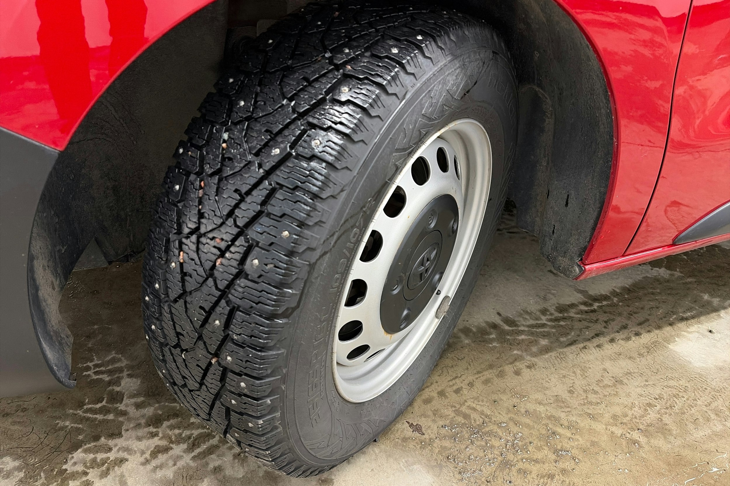 punainen Toyota Proace 2022 kuva 24.