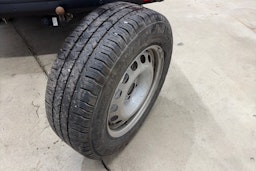 punainen Toyota Proace 2022 kuva 25.