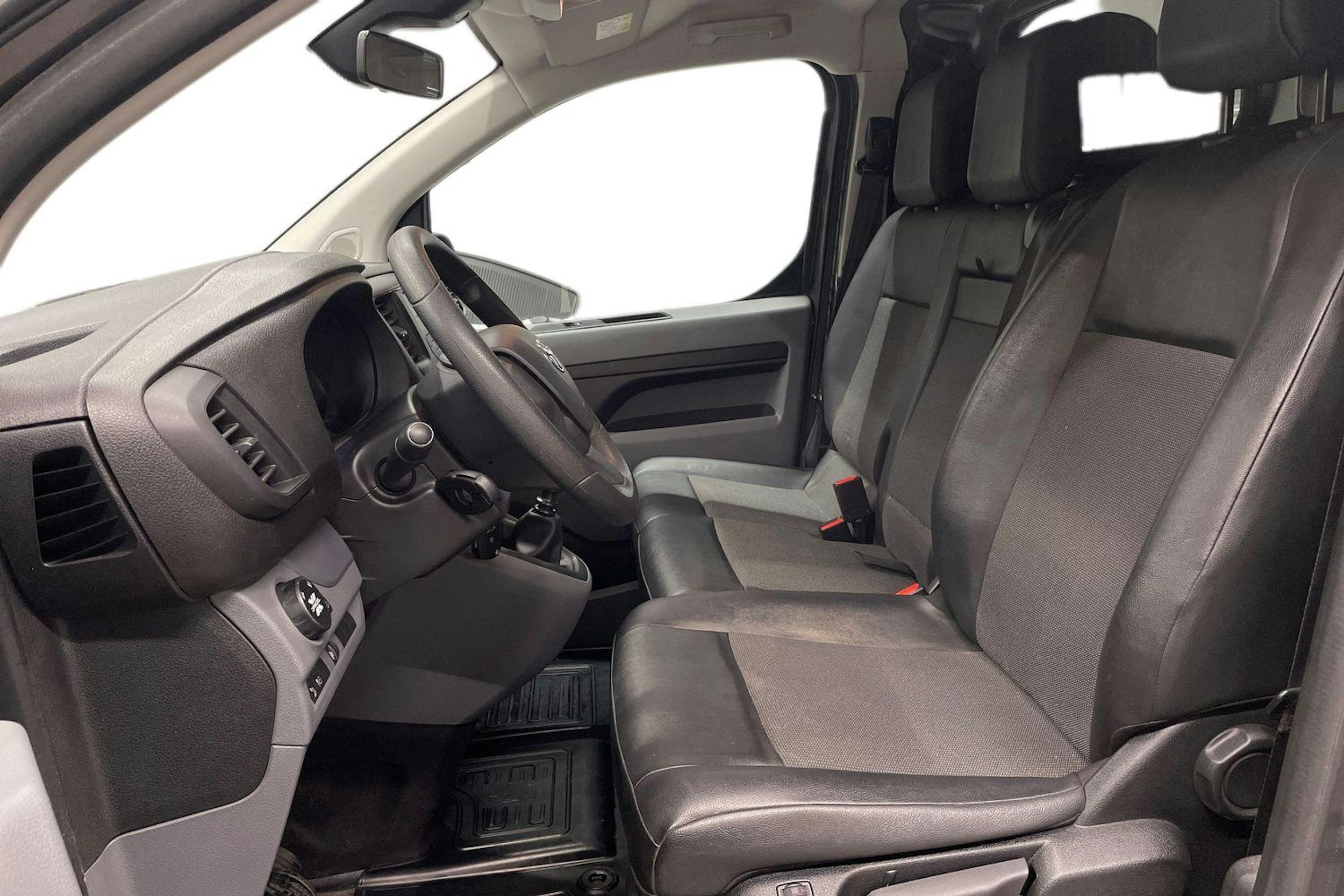 harmaa Toyota Proace 2022 kuva 8.