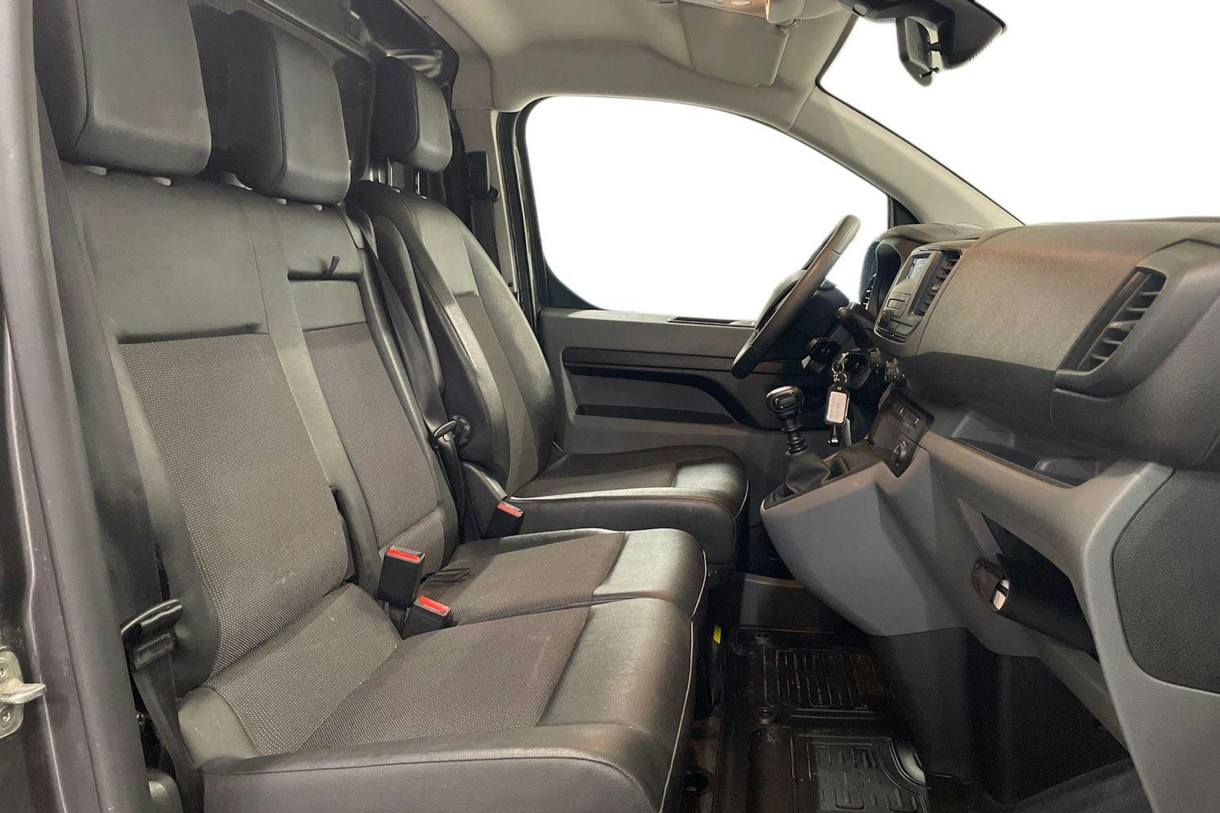 harmaa Toyota Proace 2022 kuva 11.