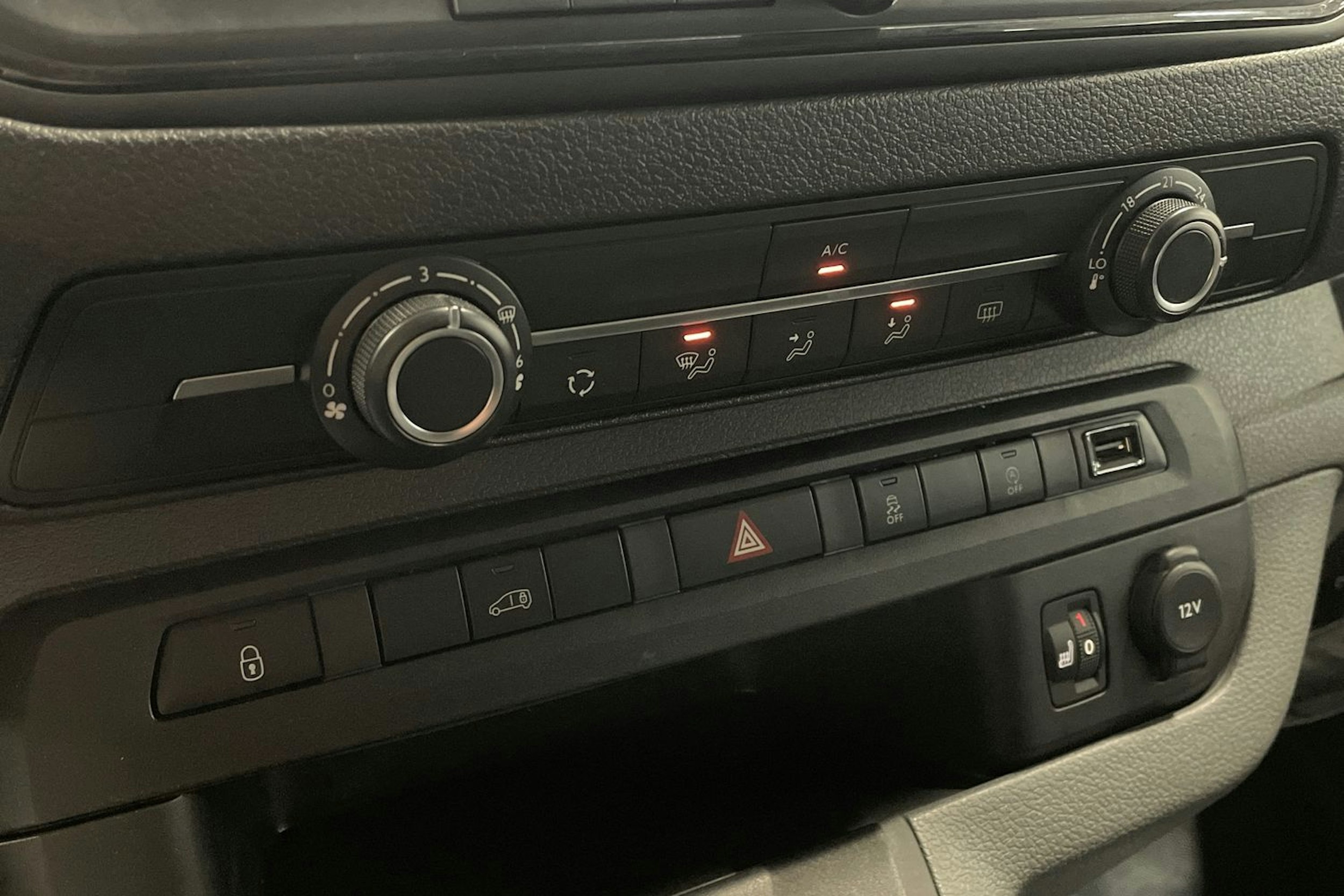 harmaa Toyota Proace 2022 kuva 16.