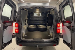 harmaa Toyota Proace 2022 kuva 21.