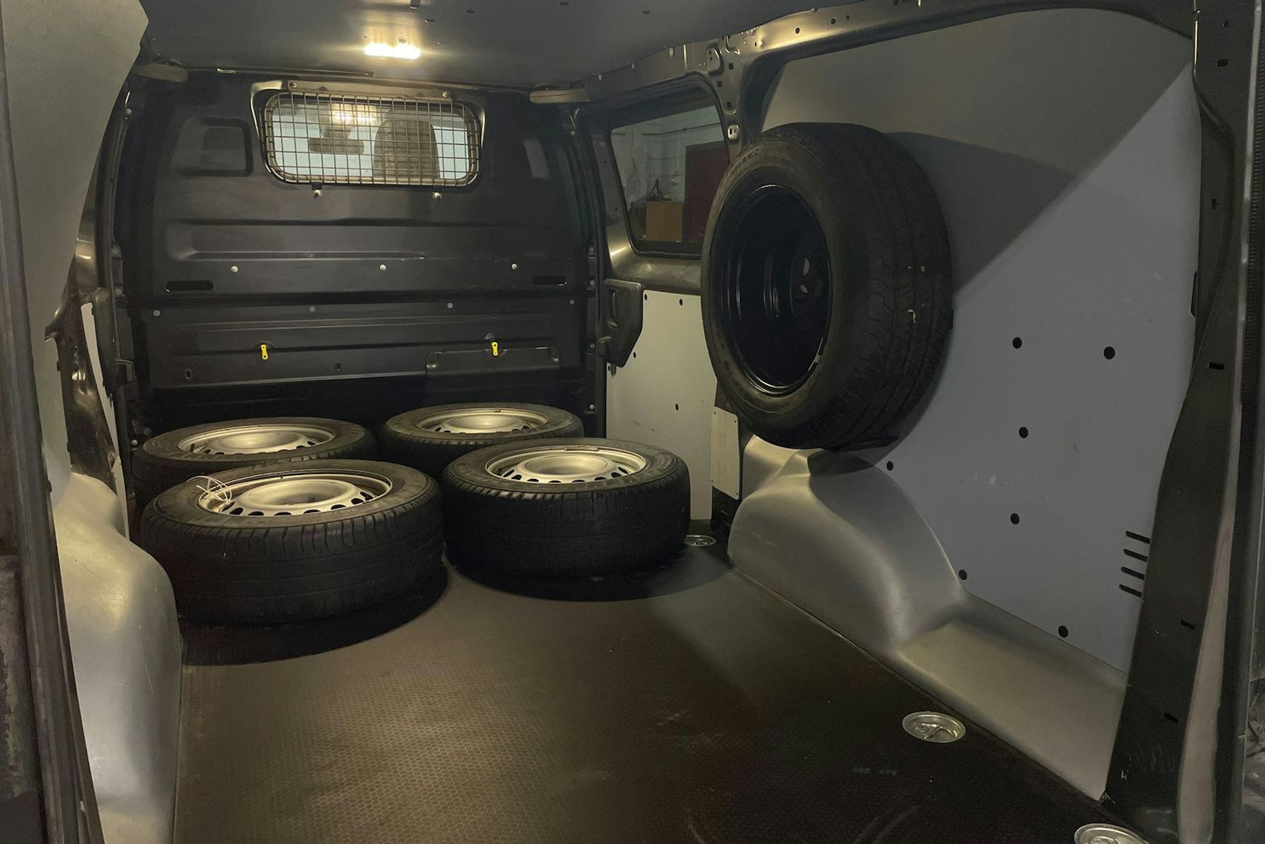 harmaa Toyota Proace 2022 kuva 22.