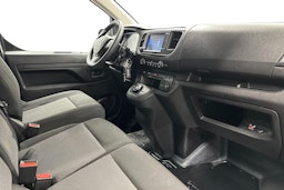 valkoinen Toyota Proace 2023 kuva 8.