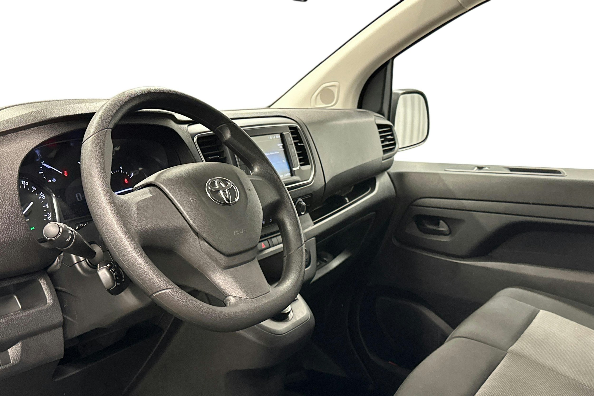 valkoinen Toyota Proace 2023 kuva 9.