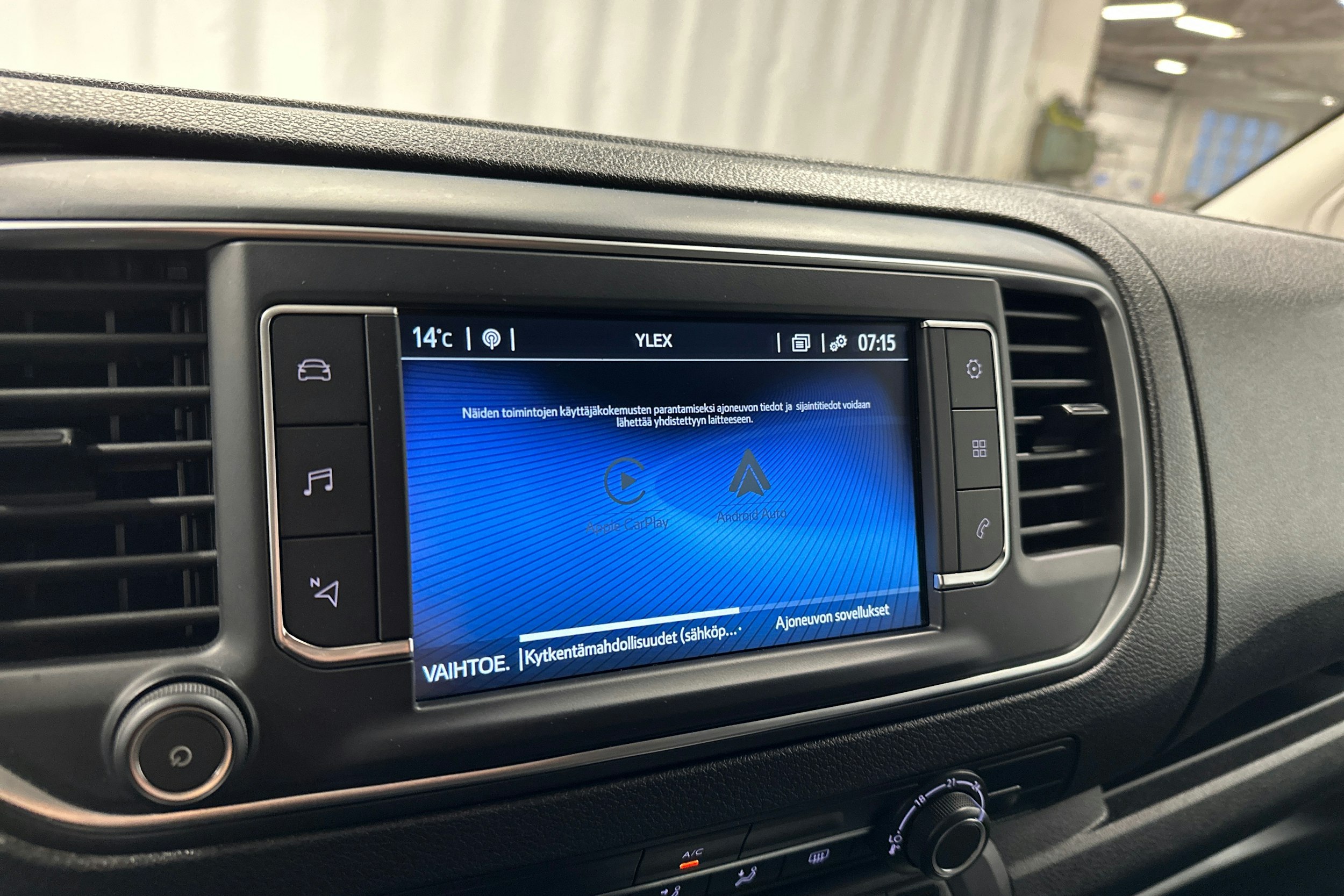 valkoinen Toyota Proace 2023 kuva 21.