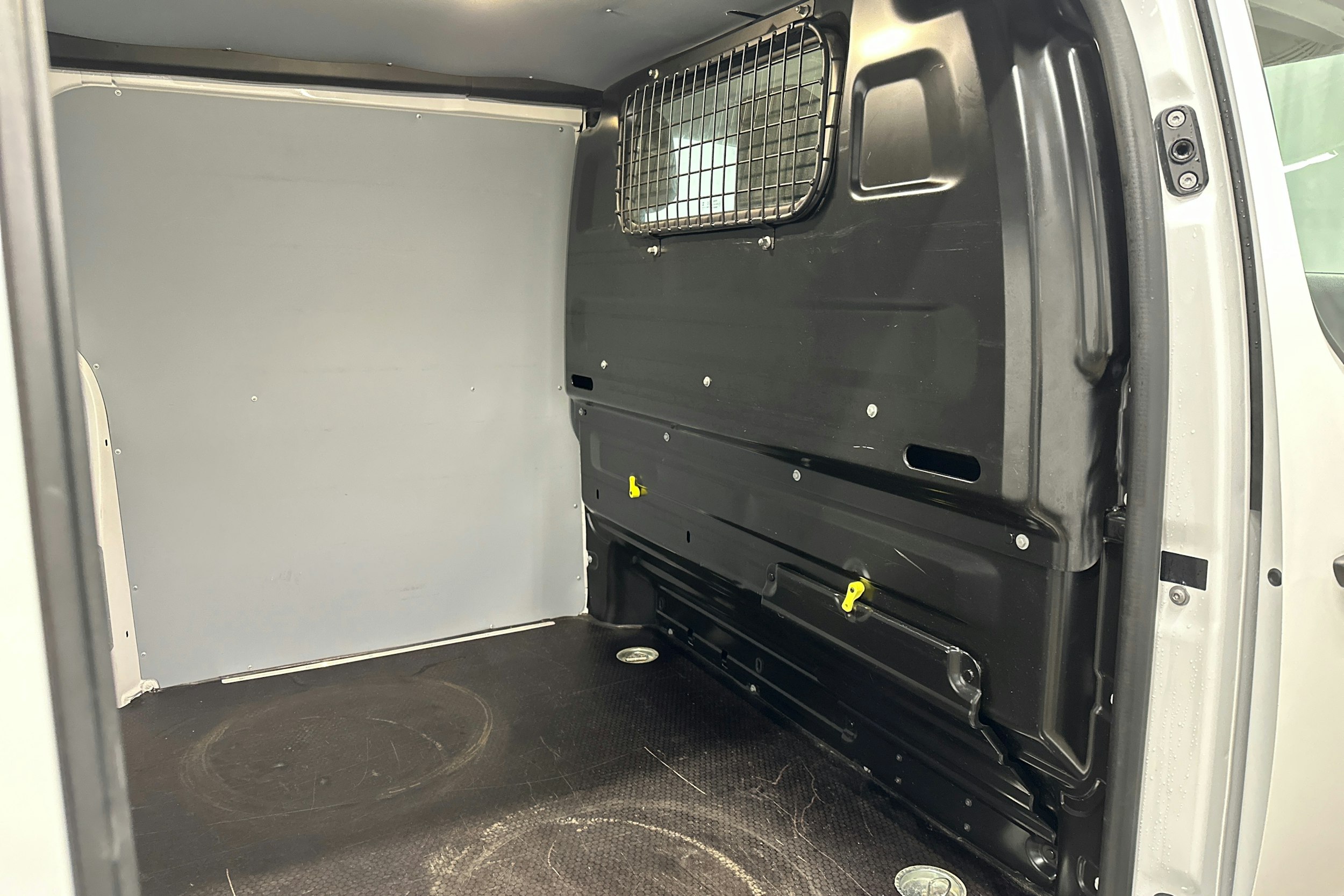 valkoinen Toyota Proace 2023 kuva 25.