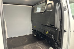 valkoinen Toyota Proace 2023 kuva 25.