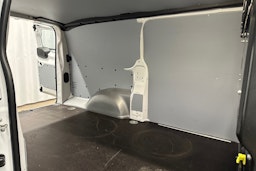 valkoinen Toyota Proace 2023 kuva 26.