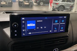 Valkoinen Toyota Proace 2024 kuva 12.