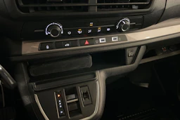 Valkoinen Toyota Proace 2024 kuva 17.
