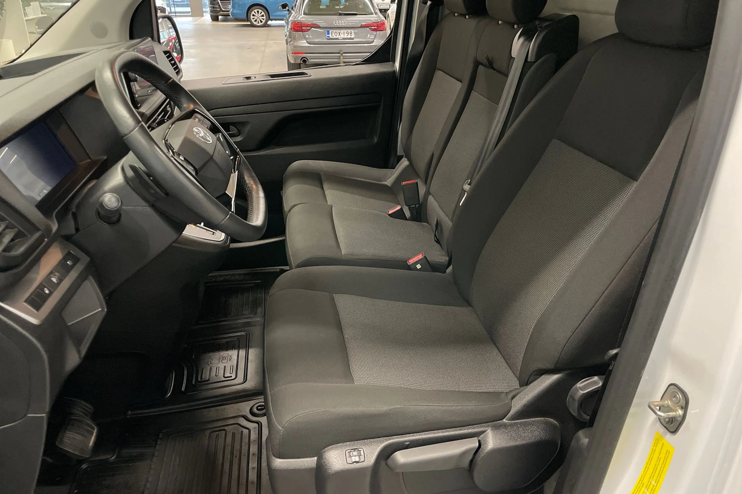 Valkoinen Toyota Proace 2024 kuva 24.