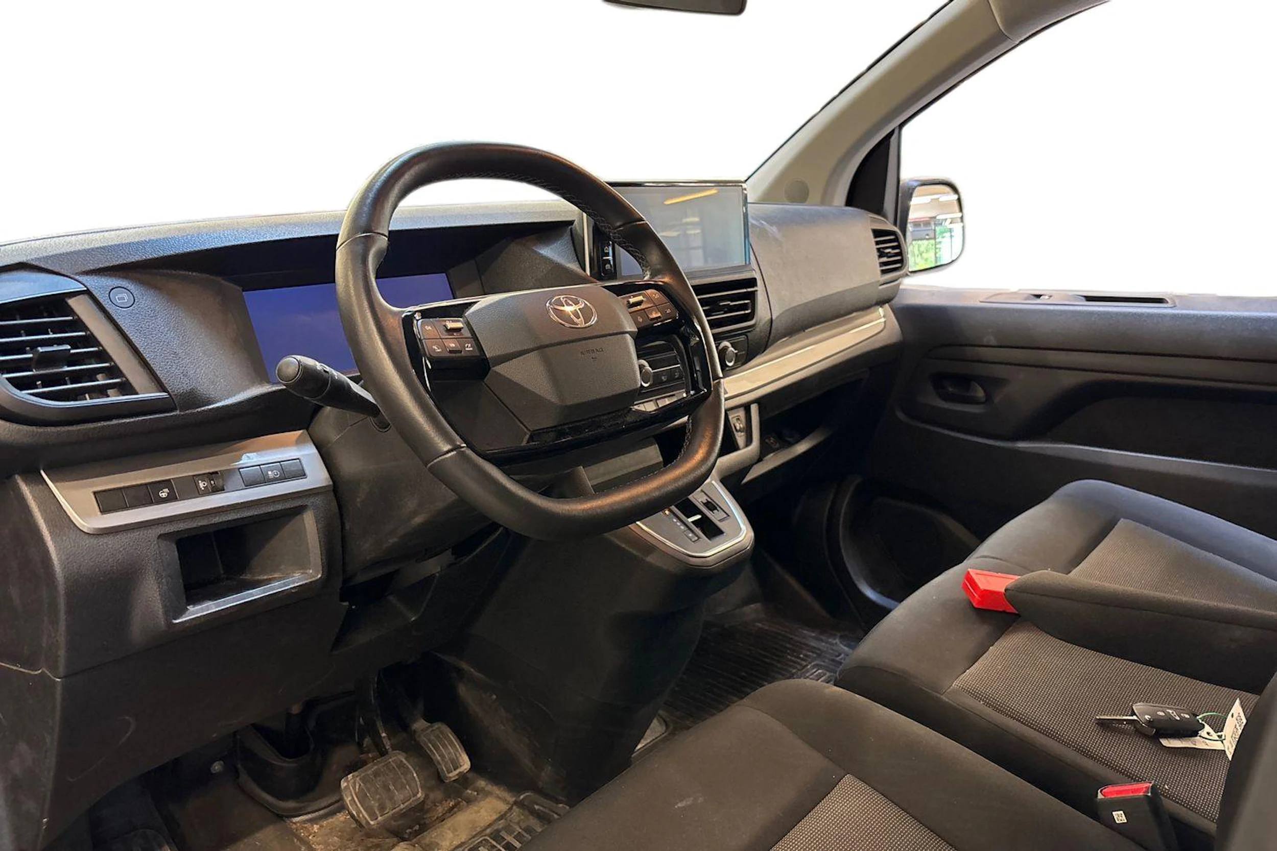 Harmaa Toyota Proace 2025 kuva 3.