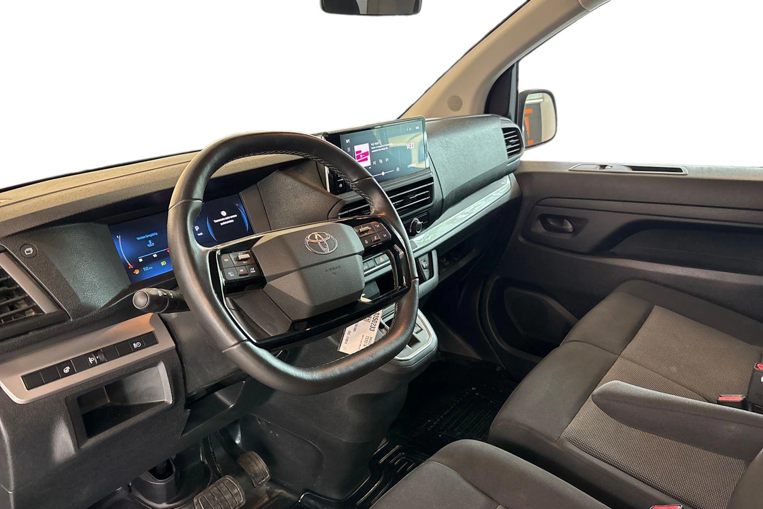 Harmaa Toyota Proace 2025 kuva 8.