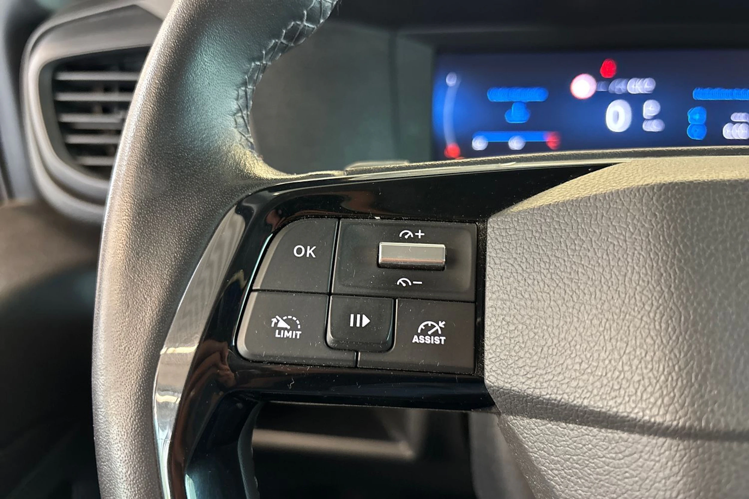 Harmaa Toyota Proace 2025 kuva 17.