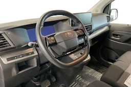 Valkoinen Toyota Proace 2025 kuva 3.