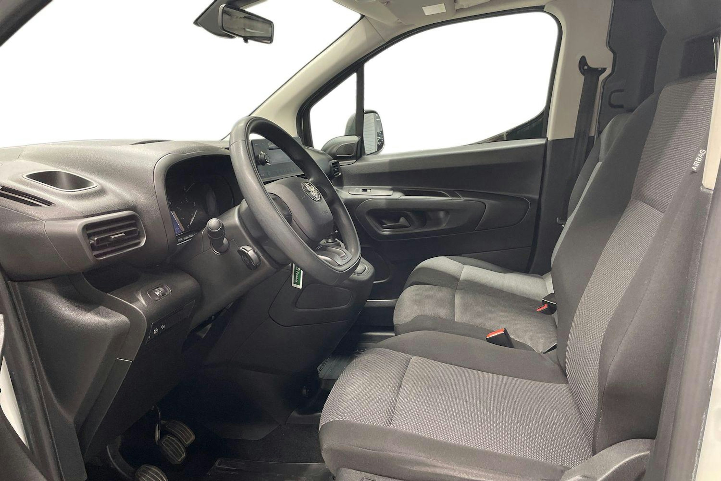 valkoinen Toyota Proace CITY 2020 kuva 7.