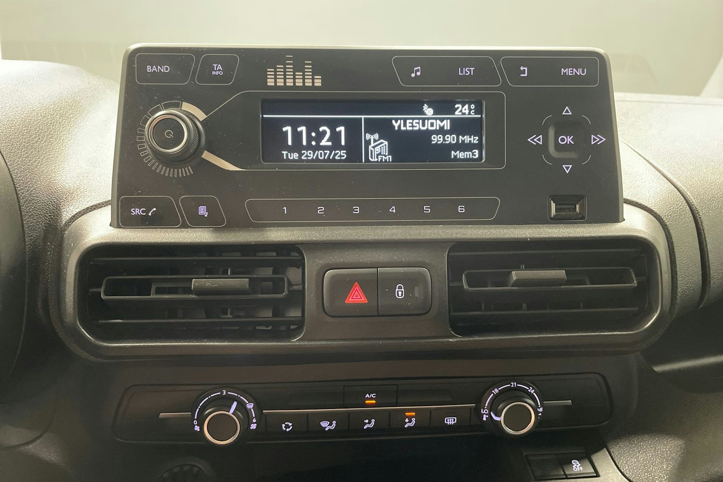 valkoinen Toyota Proace CITY 2020 kuva 13.