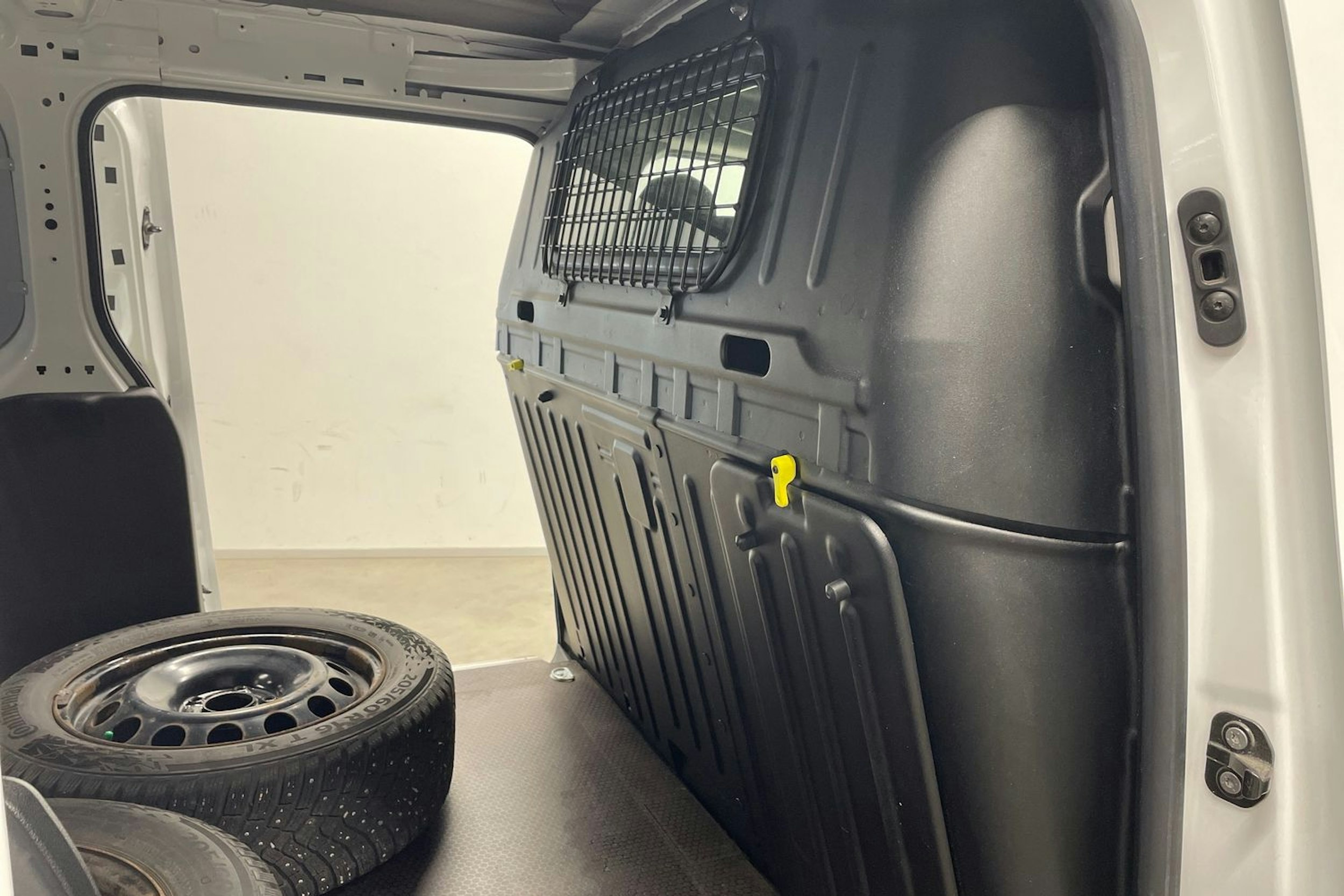 valkoinen Toyota Proace CITY 2020 kuva 18.