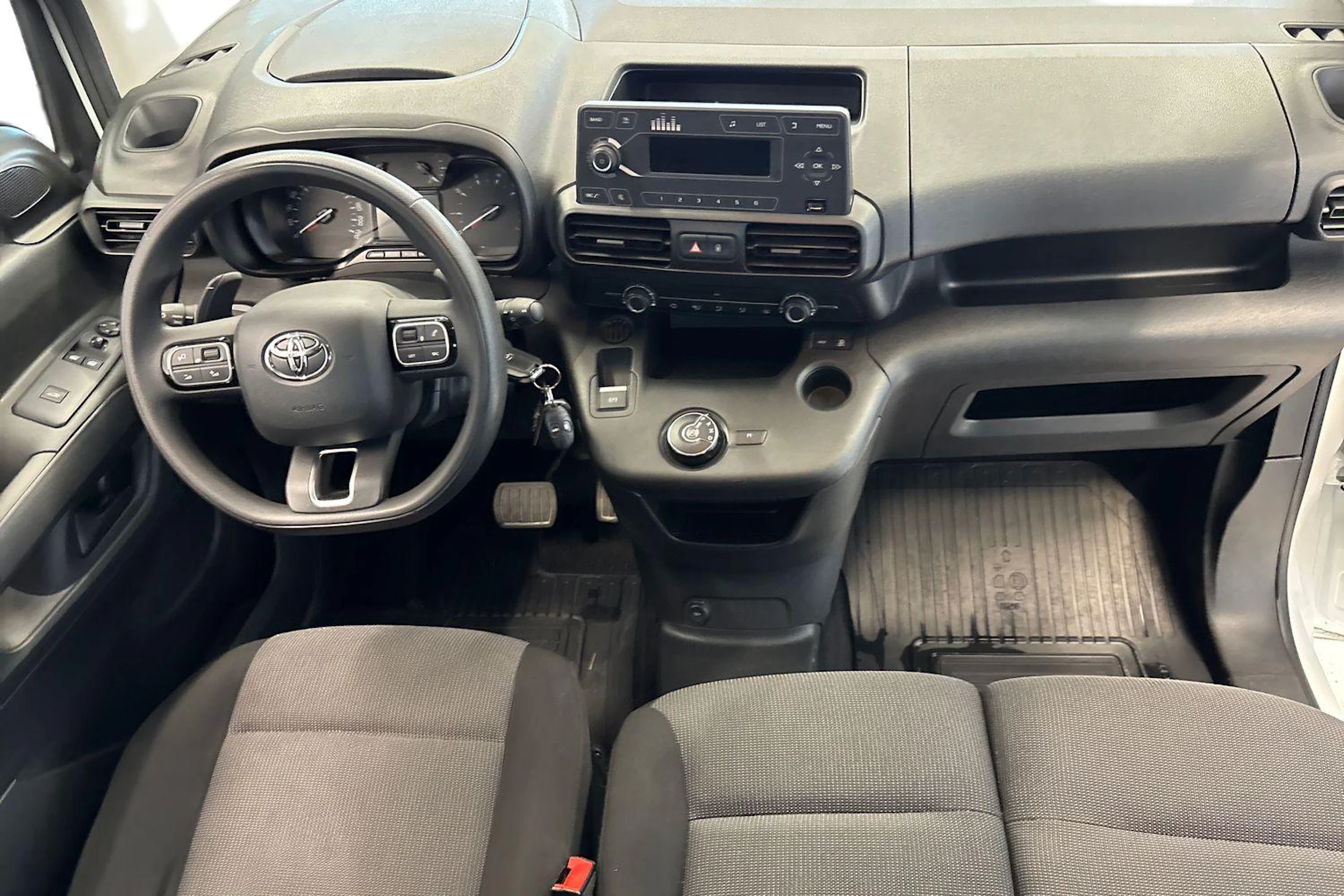 valkoinen Toyota Proace CITY 2021 kuva 9.