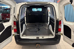 valkoinen Toyota Proace CITY 2021 kuva 11.