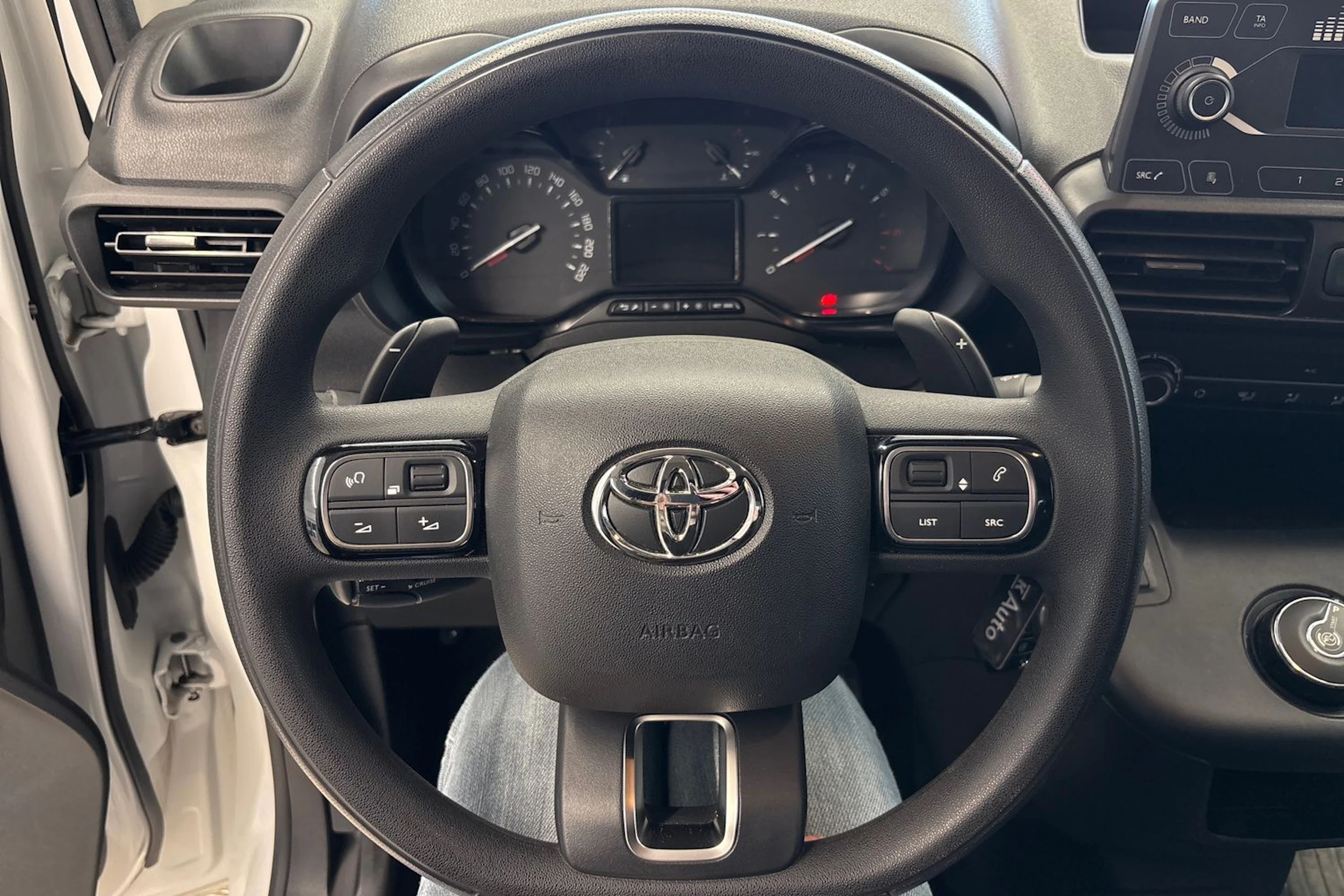 valkoinen Toyota Proace CITY 2021 kuva 18.