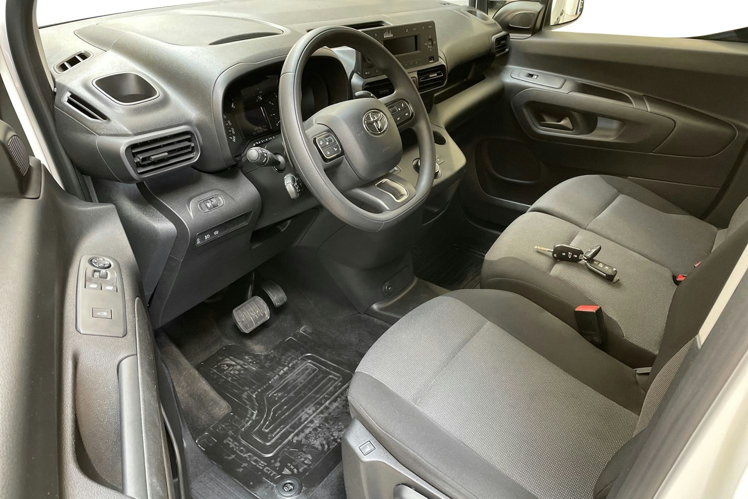 valkoinen Toyota Proace CITY 2022 kuva 7.