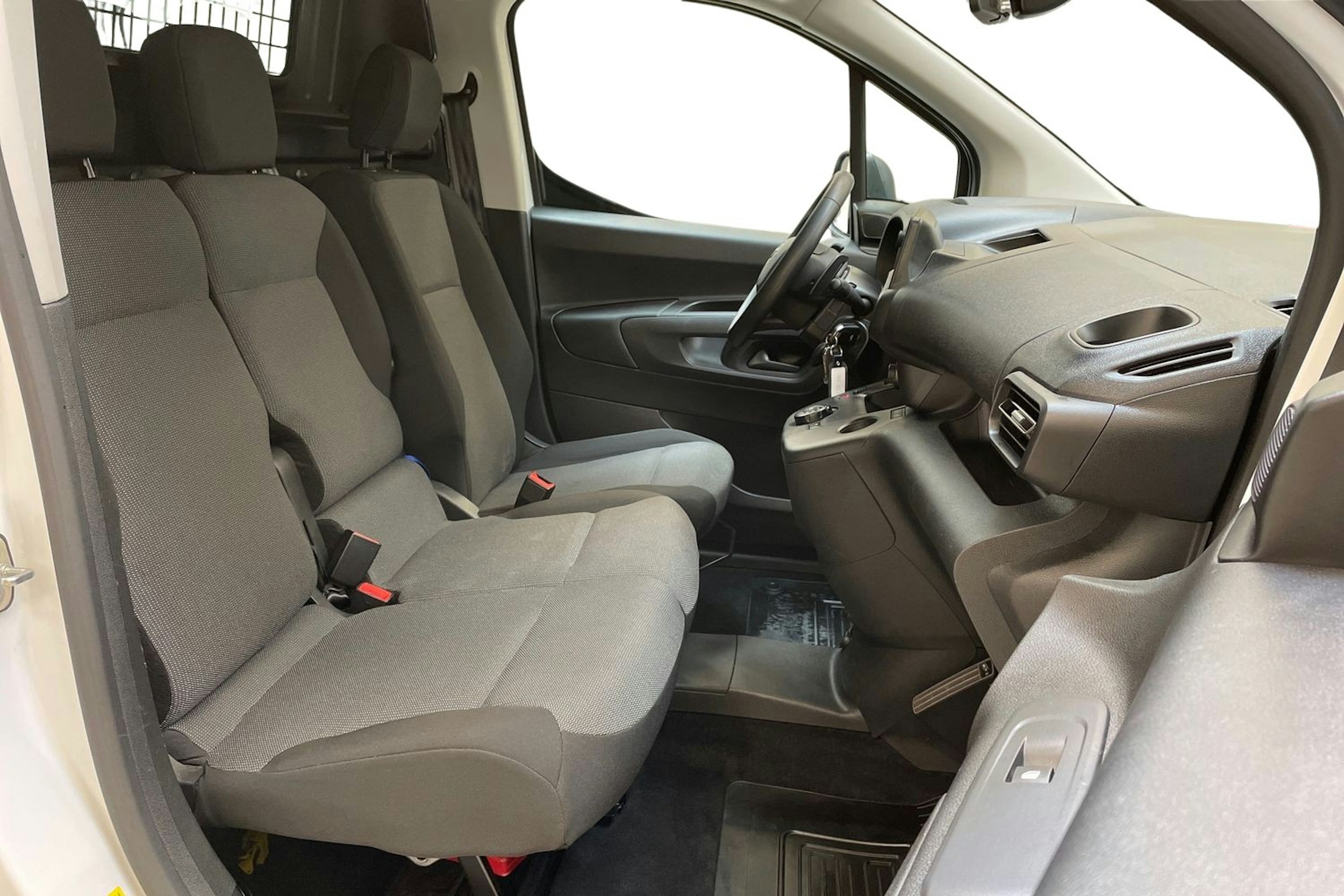valkoinen Toyota Proace CITY 2022 kuva 10.