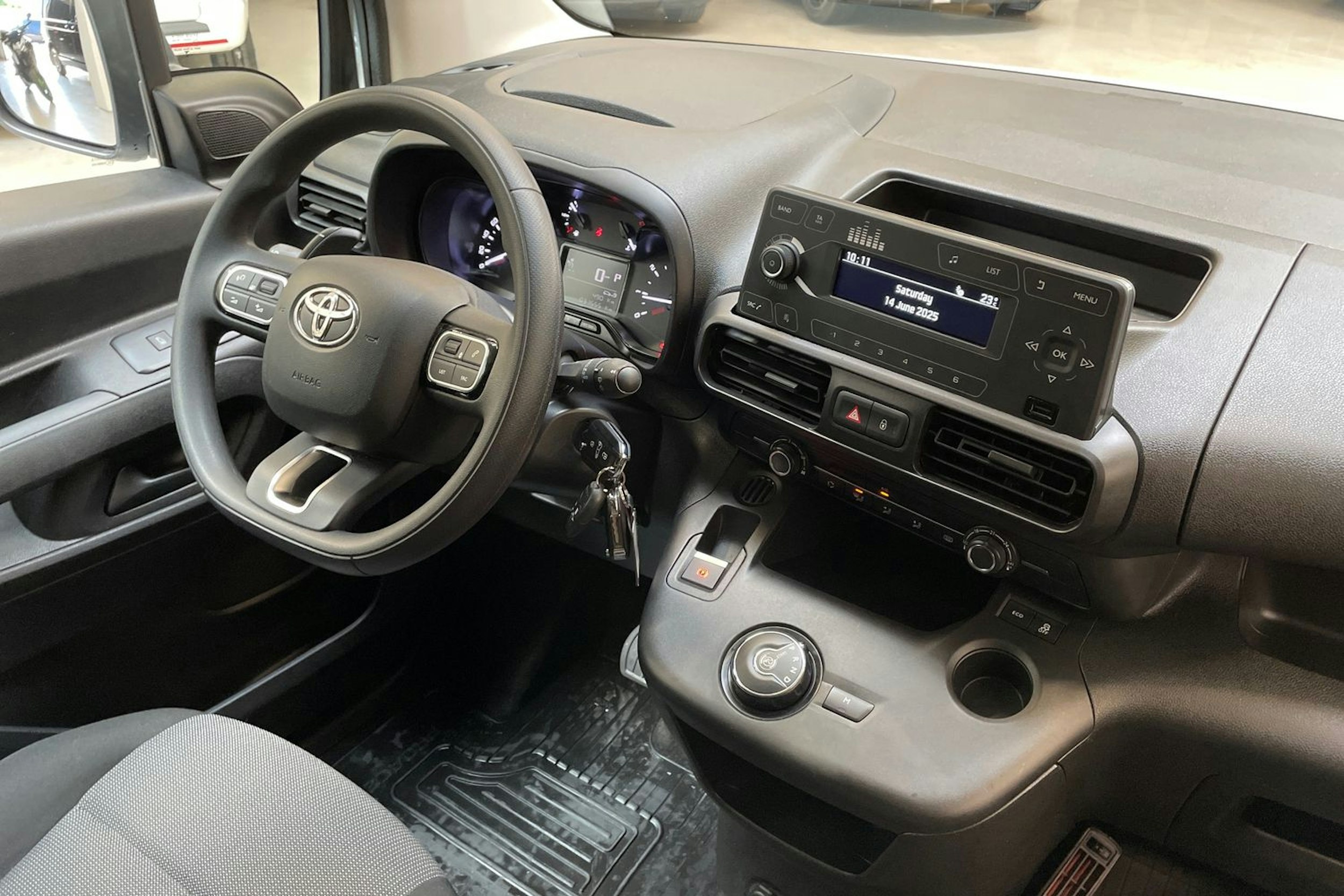 valkoinen Toyota Proace CITY 2022 kuva 14.