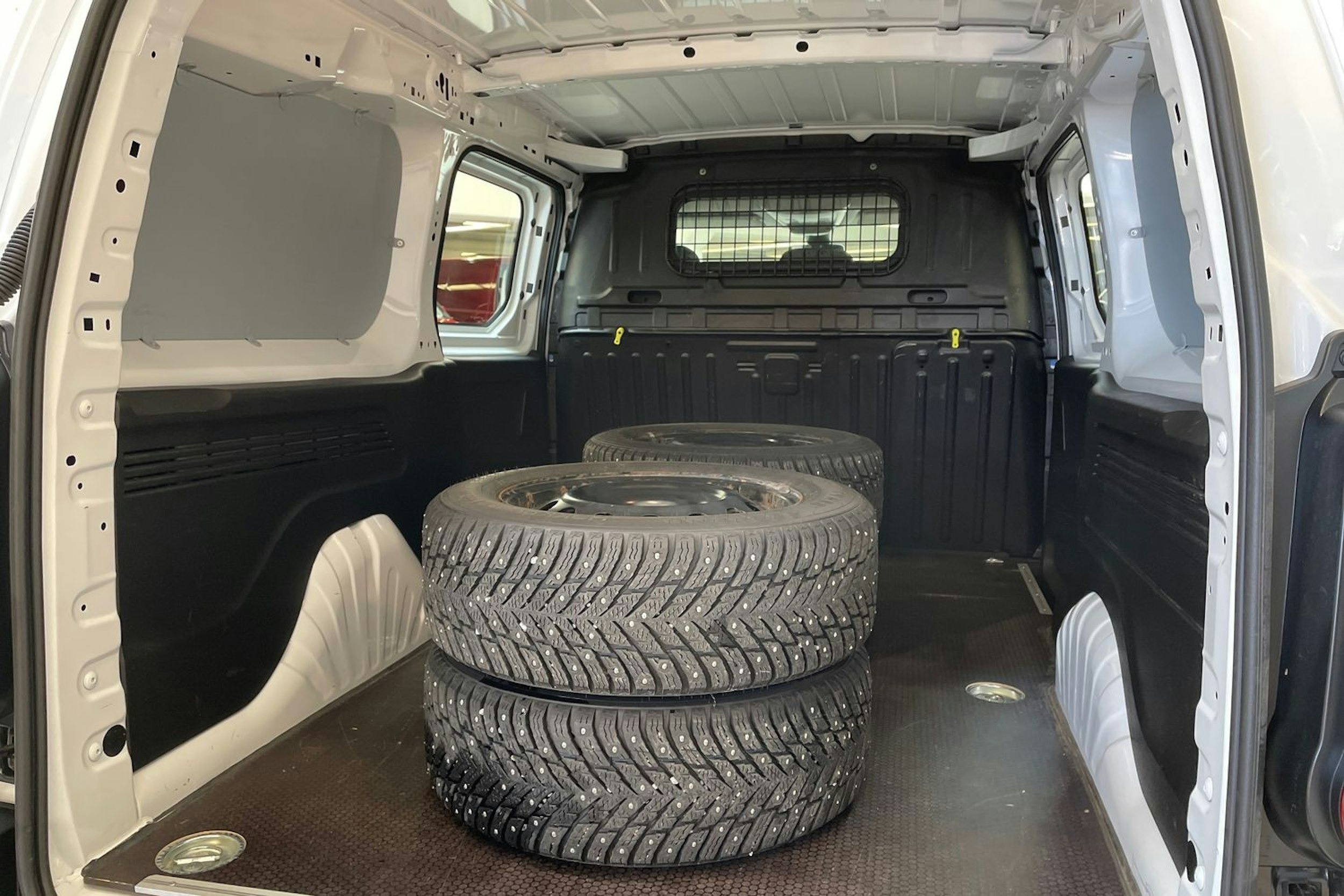 valkoinen Toyota Proace CITY 2022 kuva 19.