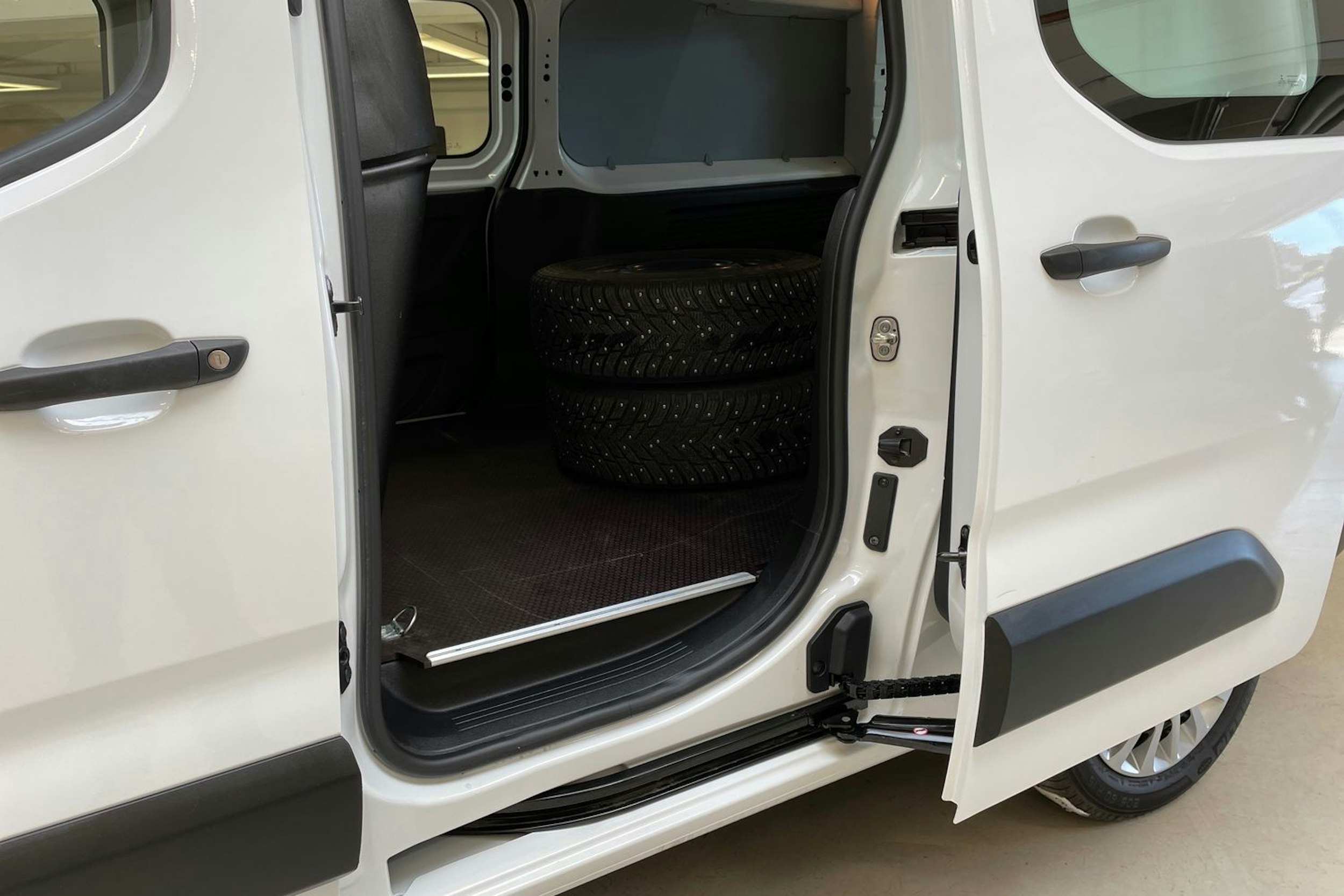 valkoinen Toyota Proace CITY 2022 kuva 20.