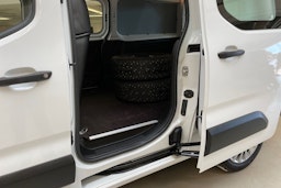 valkoinen Toyota Proace CITY 2022 kuva 20.
