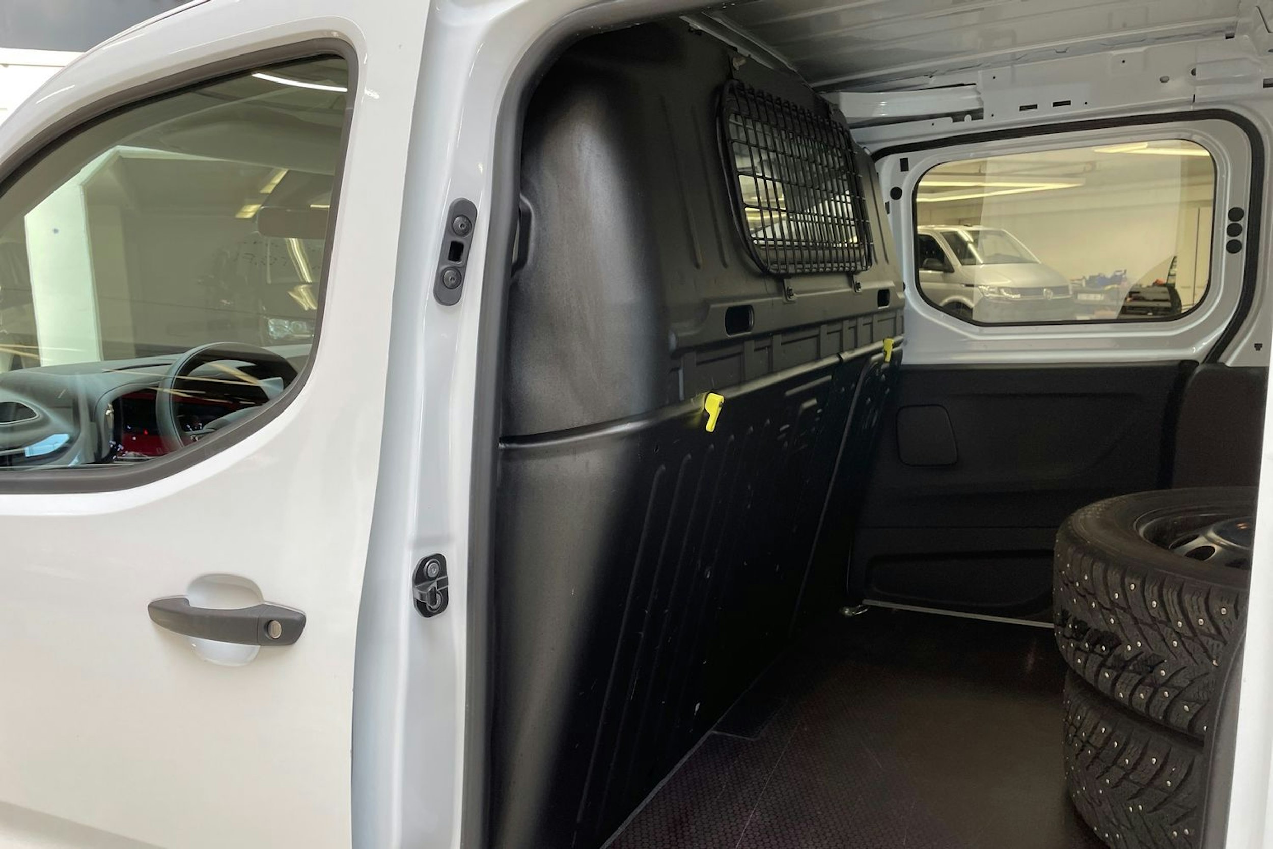 valkoinen Toyota Proace CITY 2022 kuva 21.