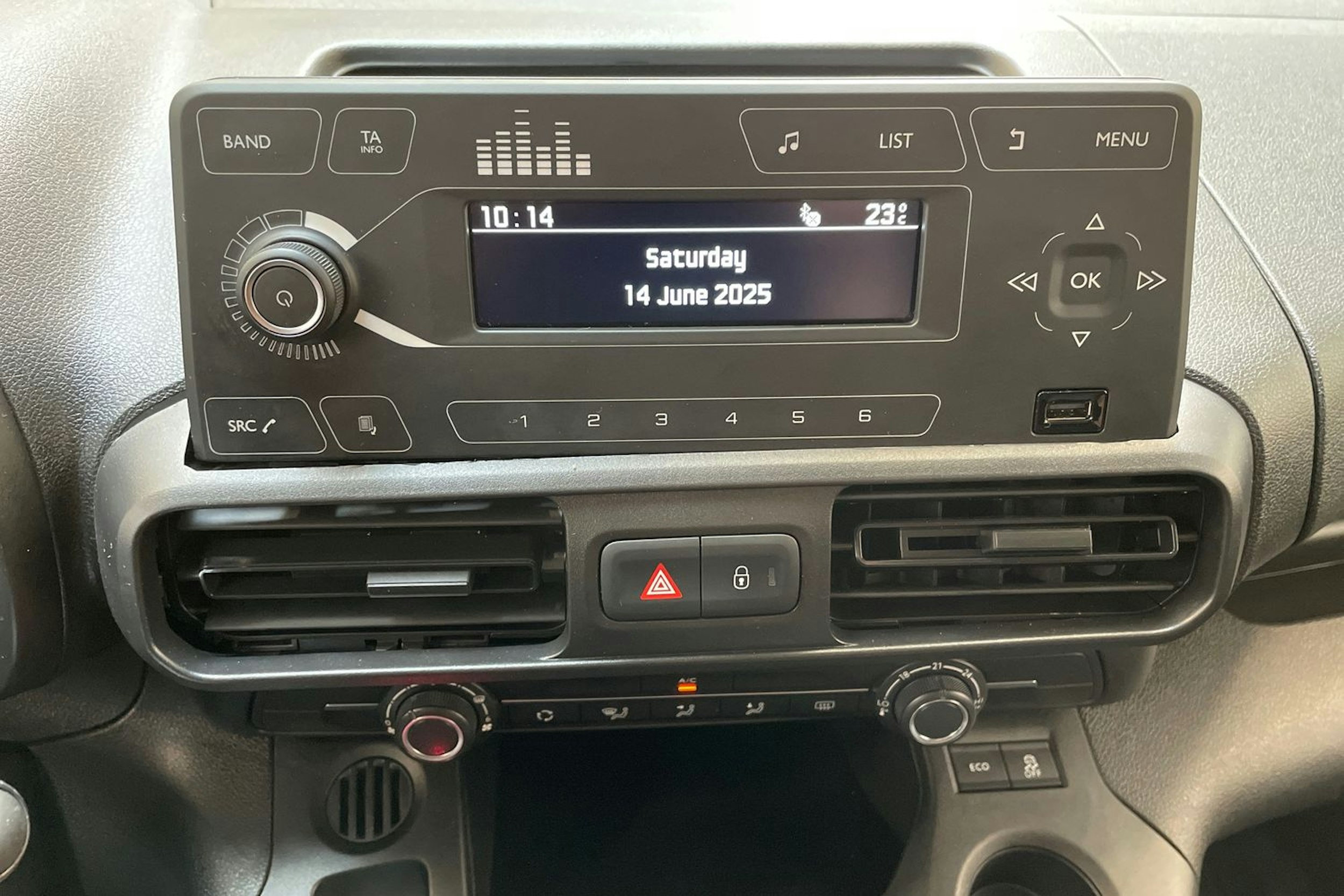 valkoinen Toyota Proace CITY 2022 kuva 29.