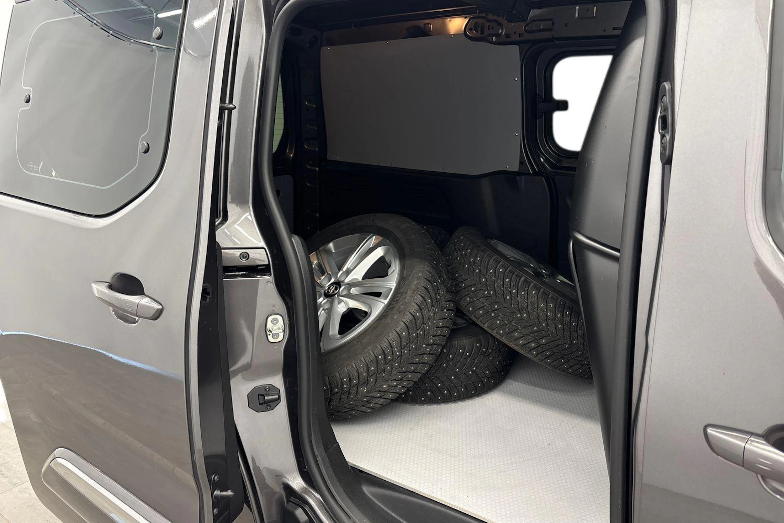harmaa Toyota Proace CITY 2024 kuva 8.