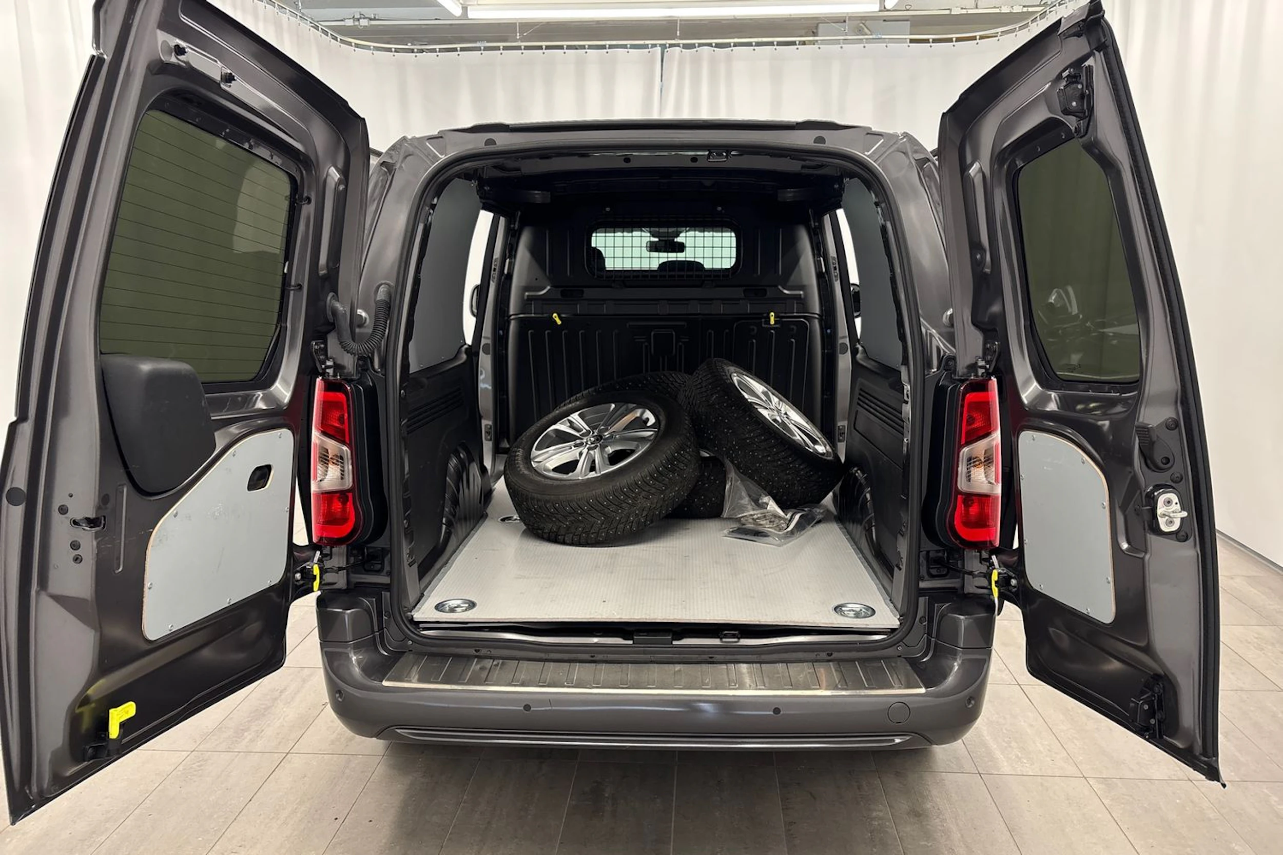 harmaa Toyota Proace CITY 2024 kuva 19.